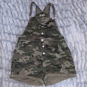 Mid-rise Short Camo Overalls
